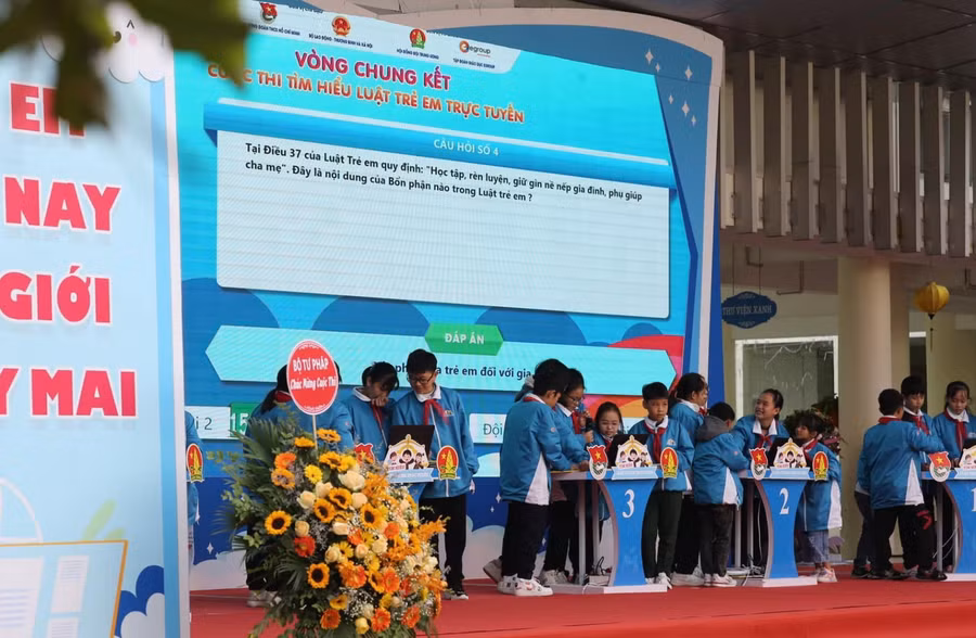 Các thí sinh tham dự vòng chung kết