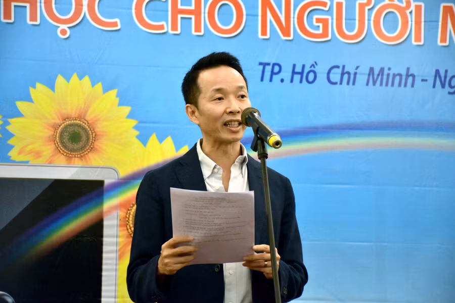 Ông Phạm Khoa - Giám đốc Pháp lý và Đối ngoại của Microsoft Việt Nam - phát biểu Ông Phạm Khoa - Giám đốc Pháp lý và Đối ngoại của Microsoft Việt Nam - phát biểu