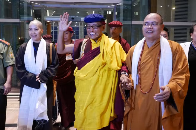 Hàng trăm Phật tử đón Pháp Vương Drukpa trở lại Việt Nam ảnh 4