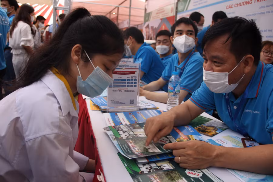 Chương trình tư vấn tuyển sinh đại học năm 2022 cho học sinh THPT. Chương trình tư vấn tuyển sinh đại học năm 2022 cho học sinh THPT.