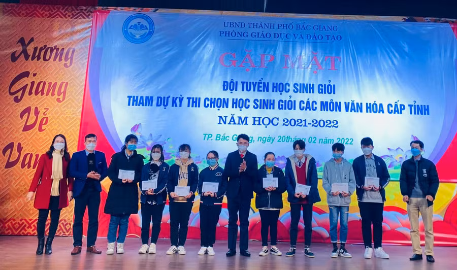 Lãnh đạo Phòng GD&ĐT thành phố Bắc Giang gặp mặt các đội tuyển tham dự kỳ thi chọn học sinh giỏi cấp tỉnh năm học 2021-2022.