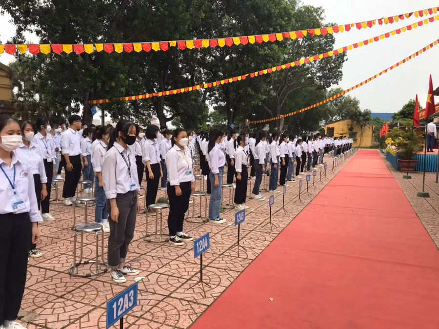 Học sinh trường THPT Lục Ngạn số 1 thực hiện 5K trong ngày khai giảng.