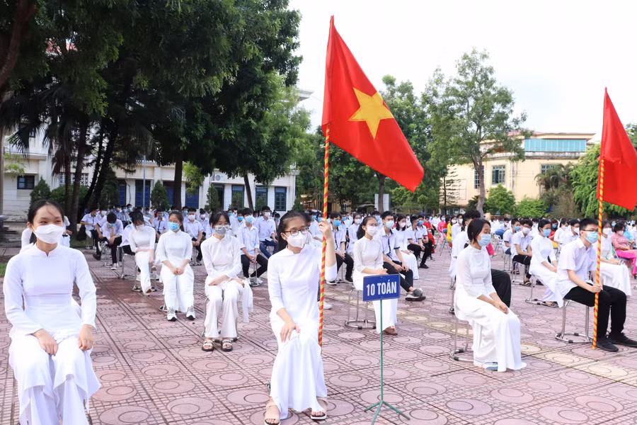 Học sinh trường THPT Chuyên Bắc Giang trong Lễ khai giảng năm học mới.