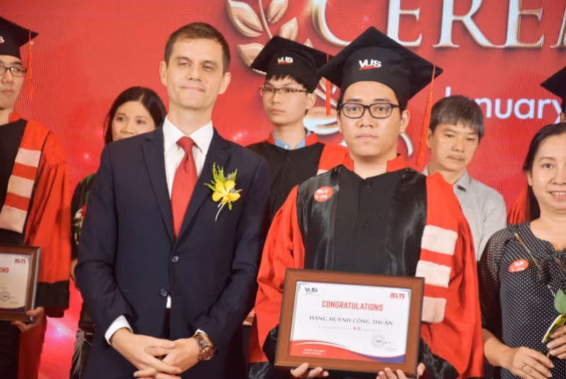 Ban tổ chức tuyên dương các thí sinh đạt IELTS 8.0