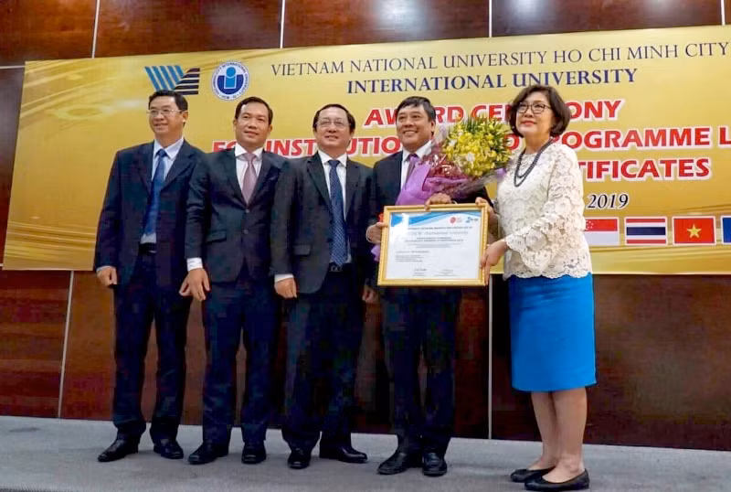 Miễn thi ngoại ngữ đối với thí sinh có chứng chỉ IELTS, TOEFL iBT
