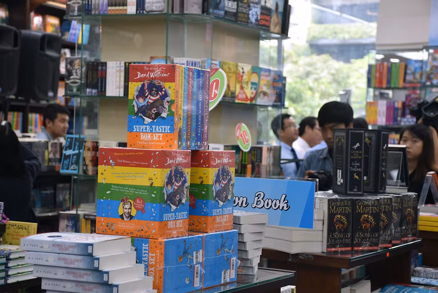 Một góc trưng bày sách của HarperCollins