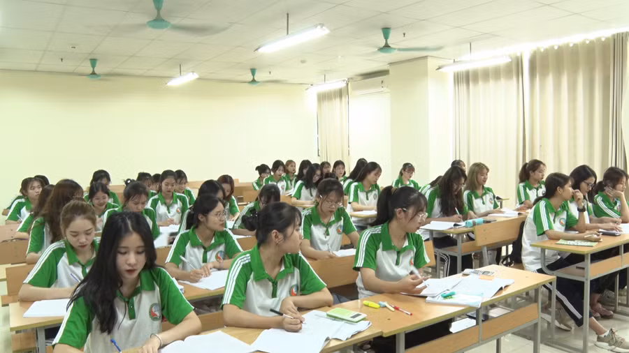 SV, HV trường Đại học Tài nguyên và Môi trường thực hiện học trực tuyến từ ngày 4/5 đến khi có thông báo mới.