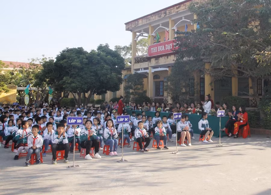 Học sinh trường tiểu học Cẩm Chế hào hứng tại buổi ngoại khóa kỹ năng sống. Học sinh trường tiểu học Cẩm Chế hào hứng tại buổi ngoại khóa kỹ năng sống.