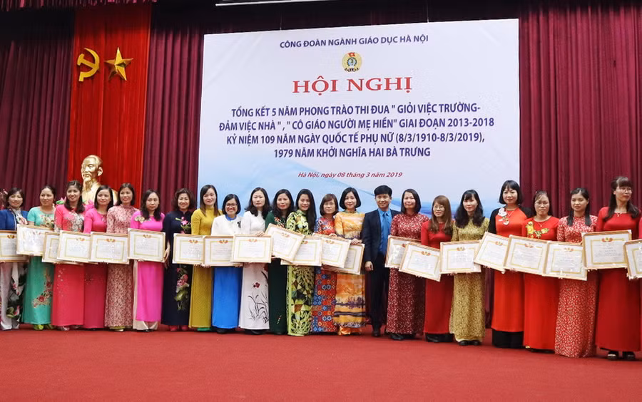 Biểu dương 60 cô giáo Hà Nội giỏi việc trường, đảm việc nhà