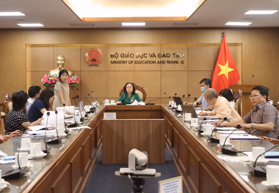 Thứ trưởng Ngô Thị Minh chủ trì cuộc họp