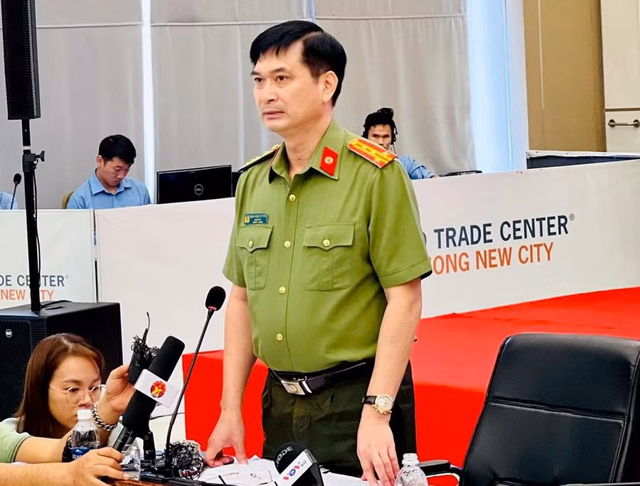 Giám đốc Công an tỉnh Bình Dương - Đại tá Trịnh Ngọc Quyên thông tin tại buổi họp báo Giám đốc Công an tỉnh Bình Dương - Đại tá Trịnh Ngọc Quyên thông tin tại buổi họp báo