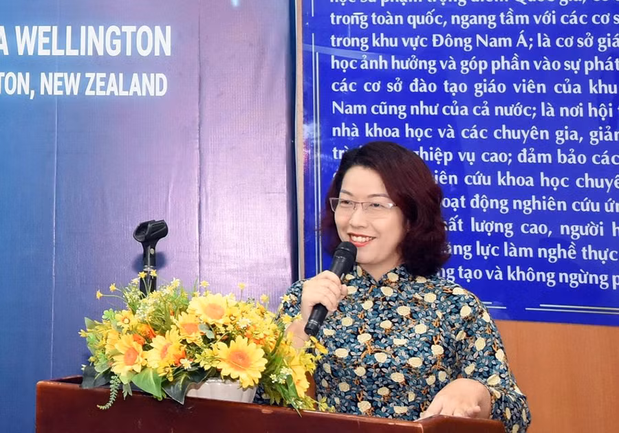 TS Bùi Trần Quỳnh Ngọc - Phó Hiệu trưởng HCMUE, phát biểu tại sự kiện.
