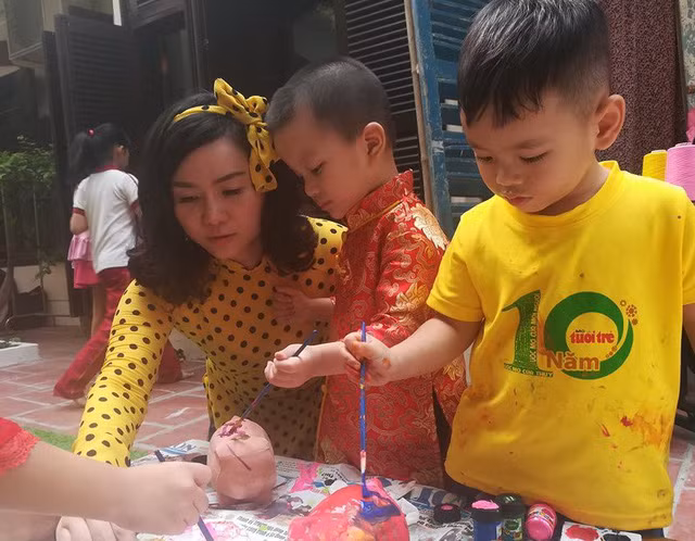 Nhiều gia đình chi tiền triệu cho con theo học các khóa học trải nghiệm về Tết truyền thống