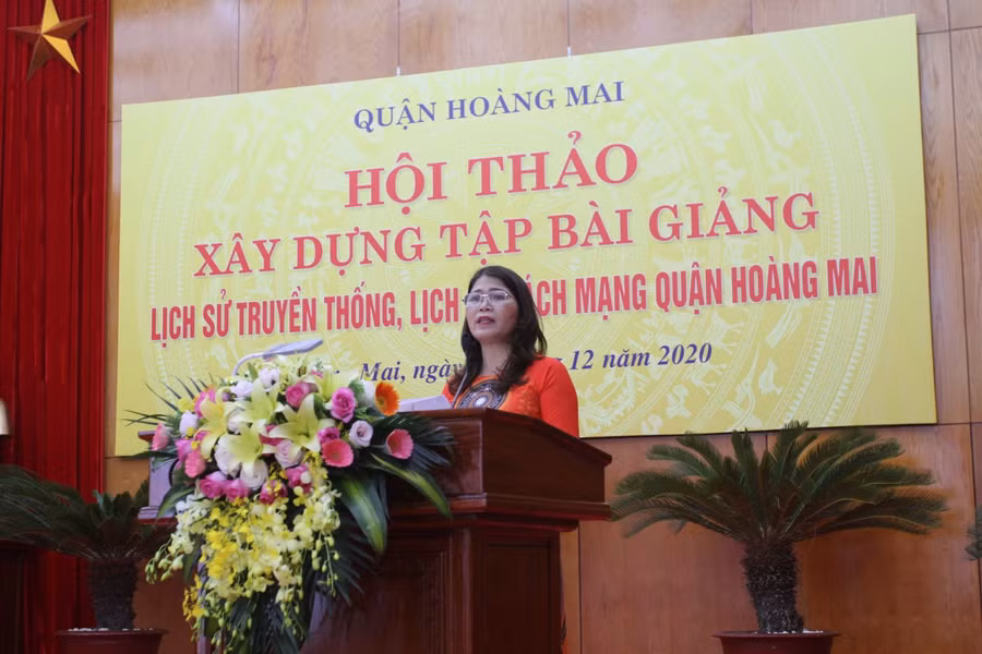 Đại biểu tham luận tại hội thảo