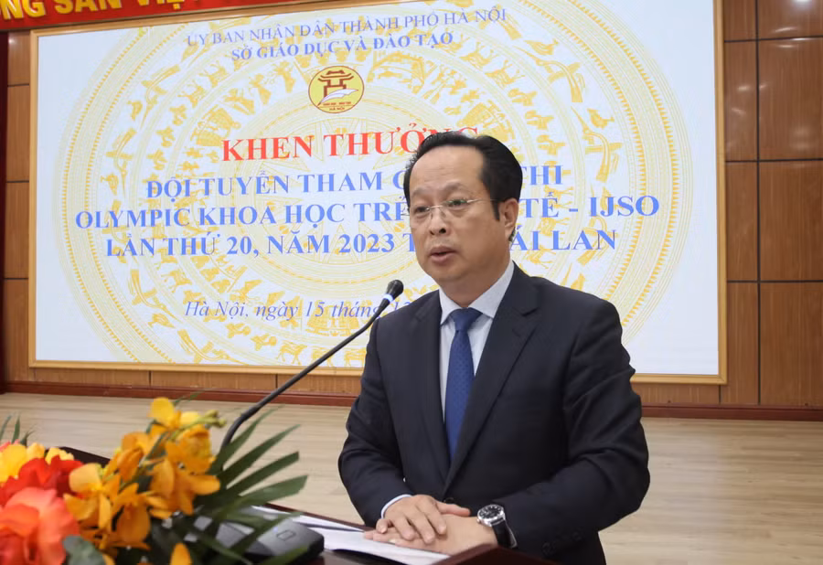 Ông Trần Thế Cương - Giám đốc Sở GD&amp;ĐT Hà Nội phát biểu tại buổi lễ.