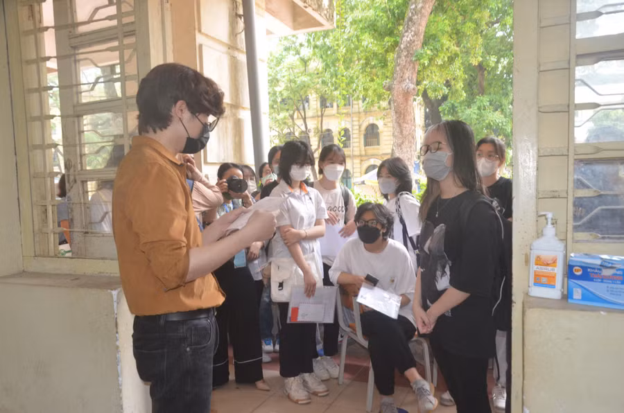 Thí sinh tham dự kỳ thi tốt nghiệp THPT năm 2022. Ảnh Ngô Chuyên.