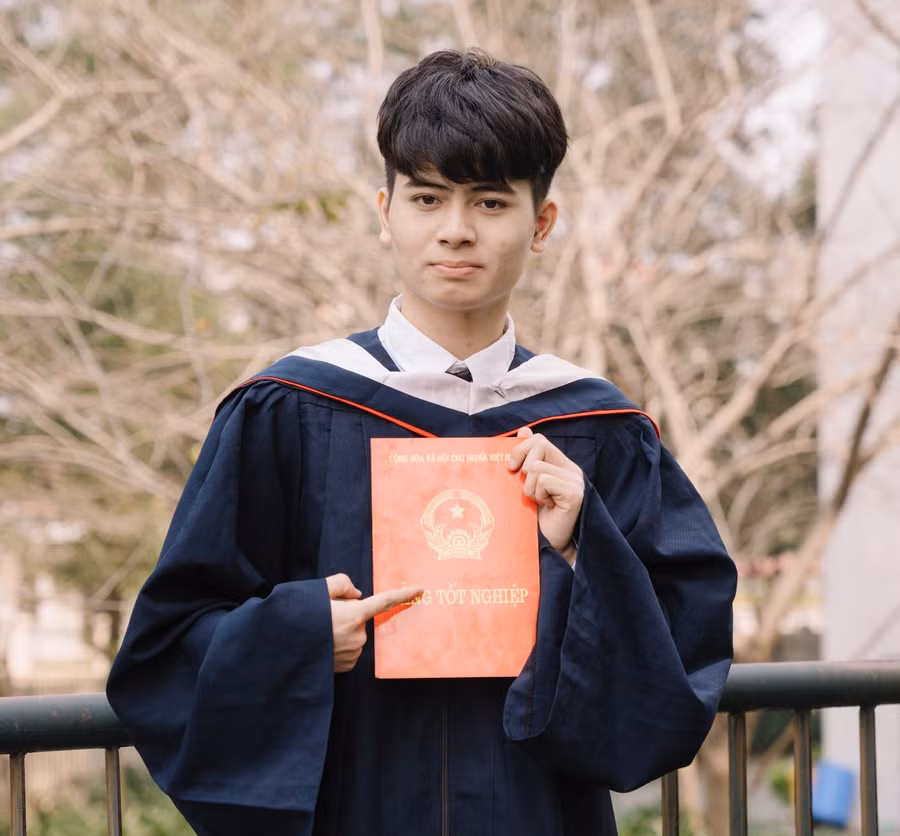 Khúc Đình Toàn đạt giải Nhất môn Toán trong kỳ thi chọn học sinh giỏi quốc gia năm học 2022 - 2023 và giành Huy chương Đồng Olympic Toán quốc tế năm 2023.