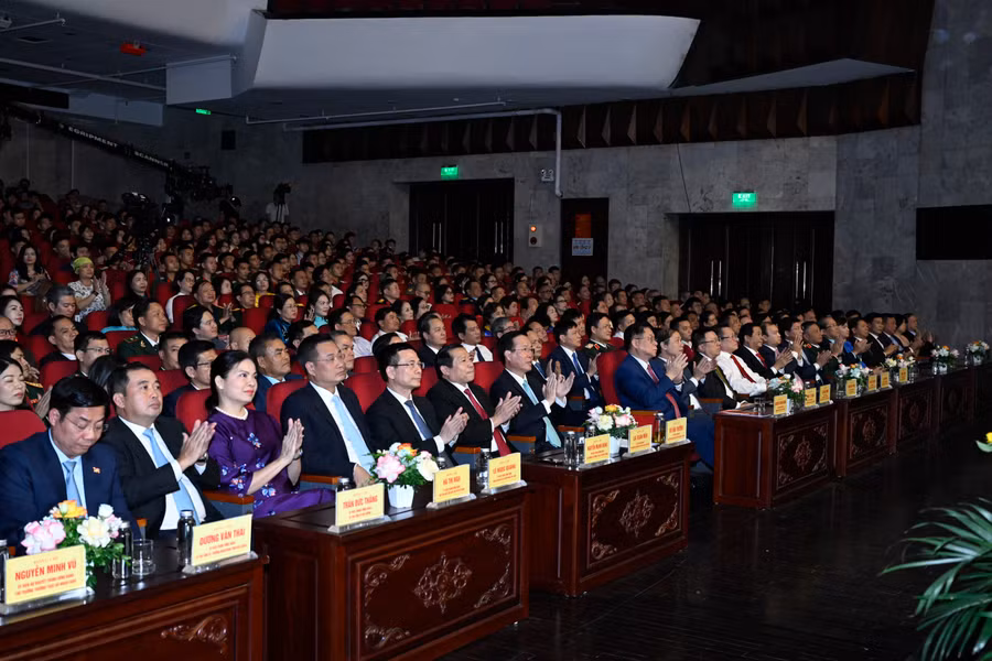 Lãnh đạo Đảng, Nhà nước tham dự sự kiện. Lãnh đạo Đảng, Nhà nước tham dự sự kiện.