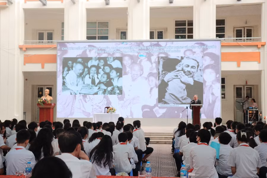 Quang cảnh buổi sinh hoạt chuyên đề.