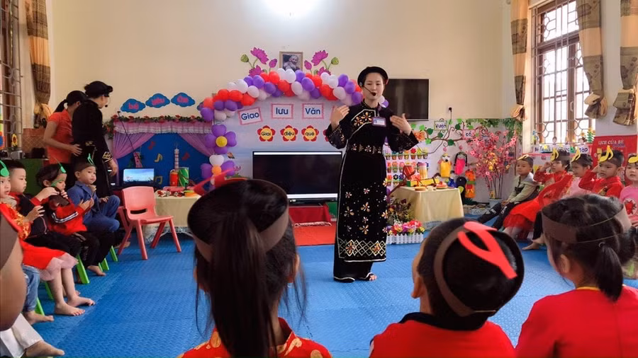 Tiết học về văn hóa các dân tộc ở bậc mầm non. 