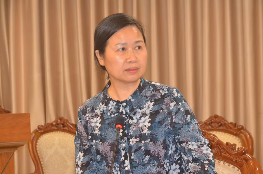 Bà Lê Thị Thanh Nhàn - Vụ trưởng vụ Giáo dục Dân tộc - Bộ Giáo dục và Đào tạo phát biểu. Ảnh Ngô Chuyên.