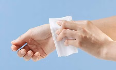 Khăn ướt và nỗi lo viêm da, dị ứng cho trẻ