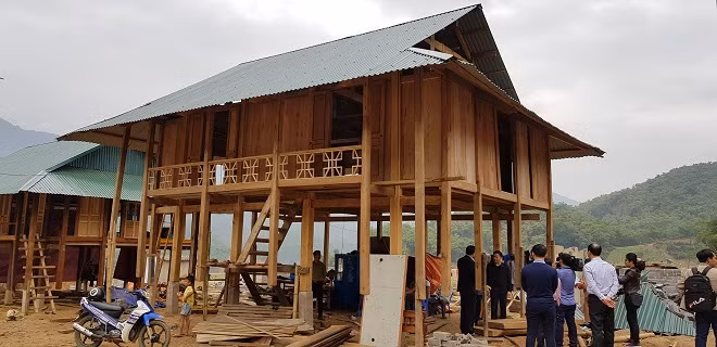 Nhà mới tại Bản Chiềng tái định cư.