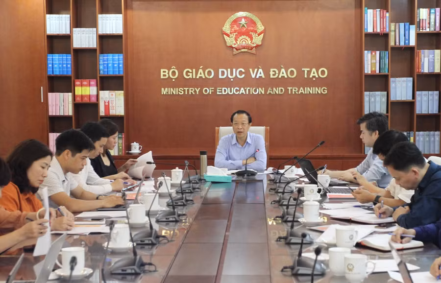 Thứ trưởng Phạm Ngọc Thưởng chủ trì cuộc họp.