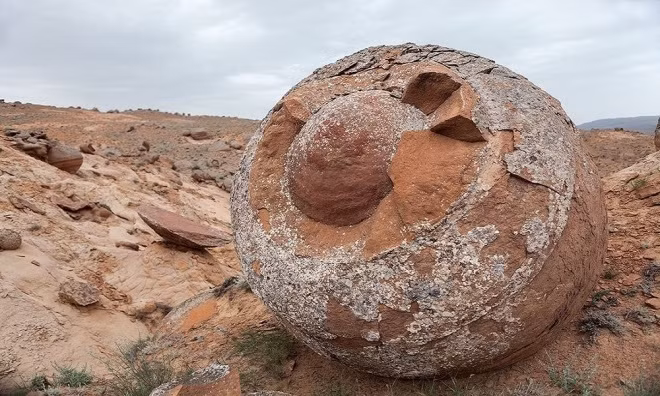 Những khối đá tròn như hòn bi khổng lồ ở Kazakhstan 