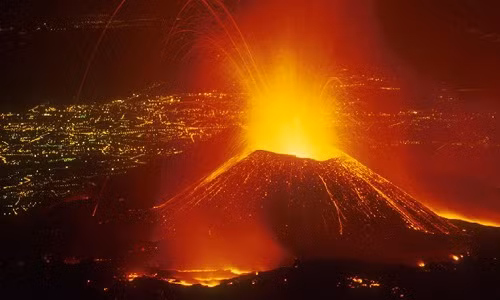 Núi lửa Etna hoạt động liên tục suốt hàng nghìn năm.
