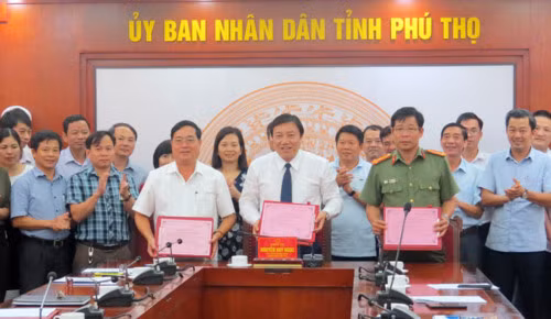 Ký cam kết giảm thiểu chất thải nhựa y tế giữa Bộ Y tế, Sở Y tế và các đơn vị y tế trực thuộc