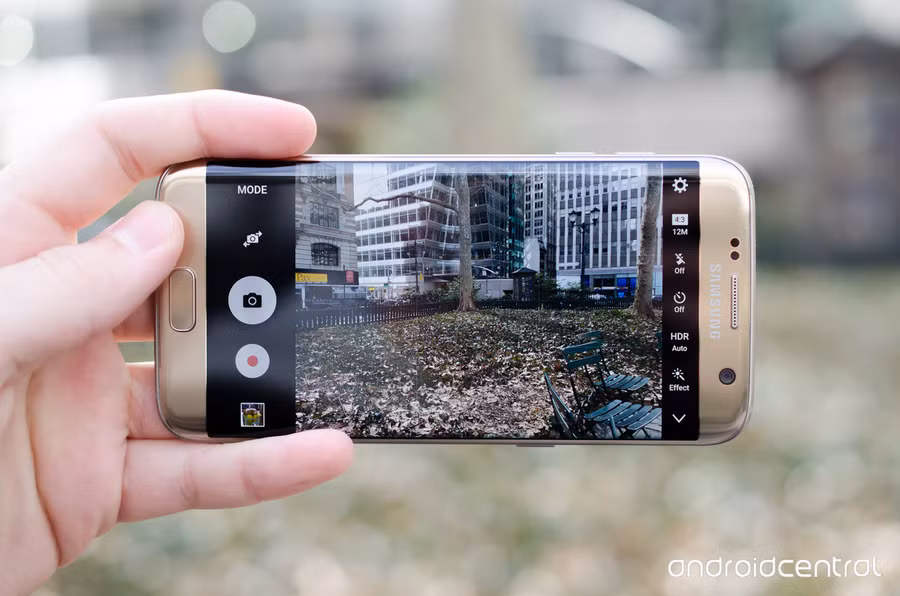 /Uploaded/cuong/2017_05_22/galaxys7edgegoldfront07_UDKY.jpg