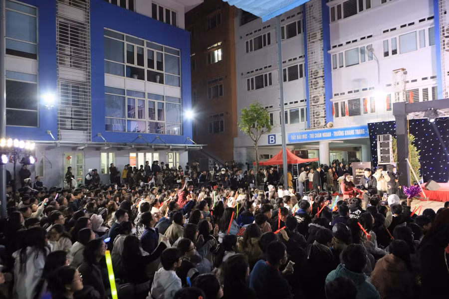 Quang cảnh Lễ hội Tỏa sáng - Shining Festival.