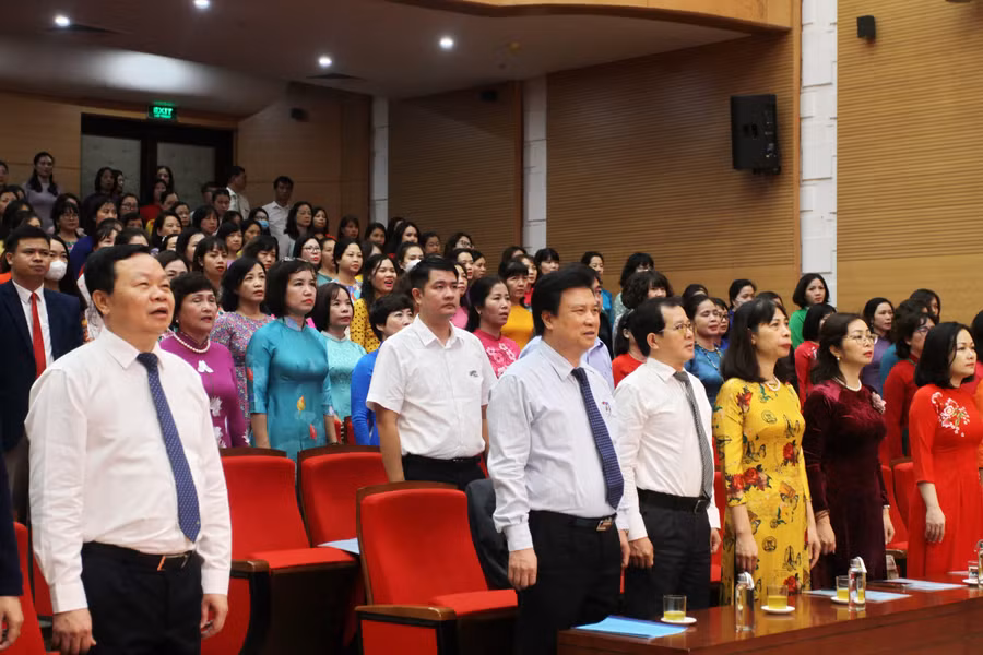 Các đại biểu dự lễ kỷ niệm.