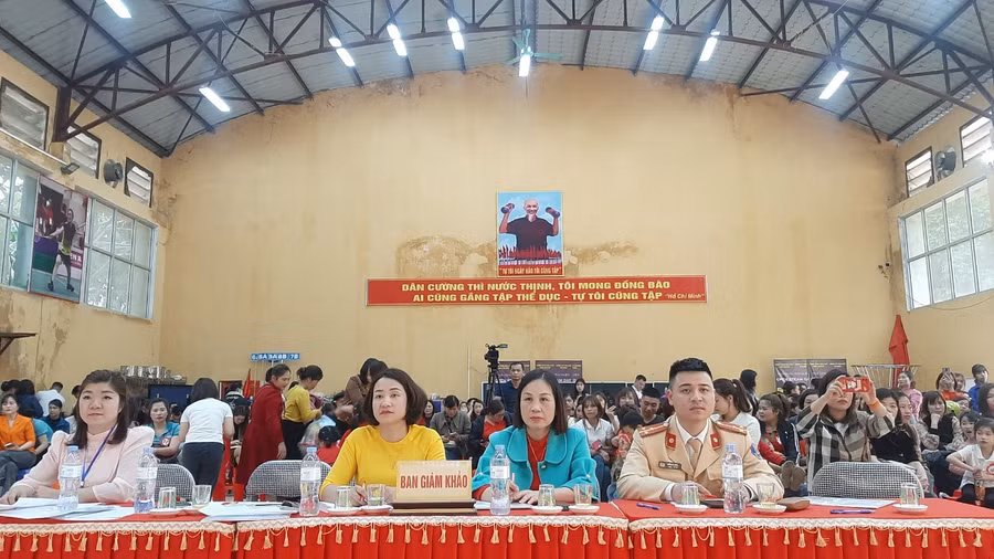 Hội đồng ban giám khảo.