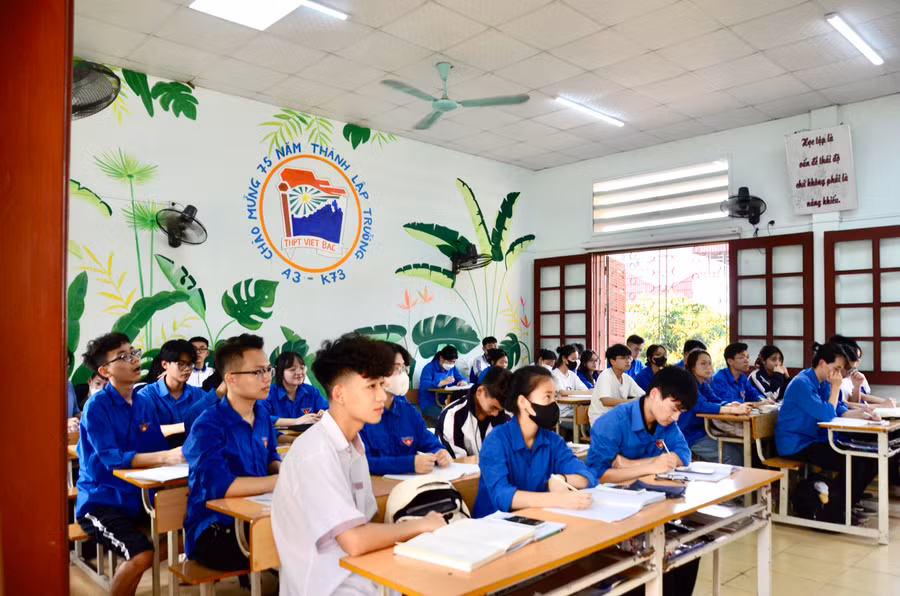 Một tiết học ôn thi tốt nghiệp THPT của học sinh Trường THPT Việt Bắc (tỉnh Lạng Sơn). Ảnh Ngô Chuyên.