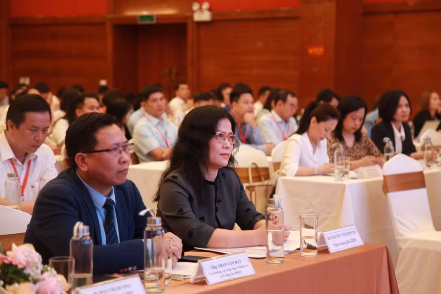 Các đại biểu dự hội thảo. Các đại biểu dự hội thảo.