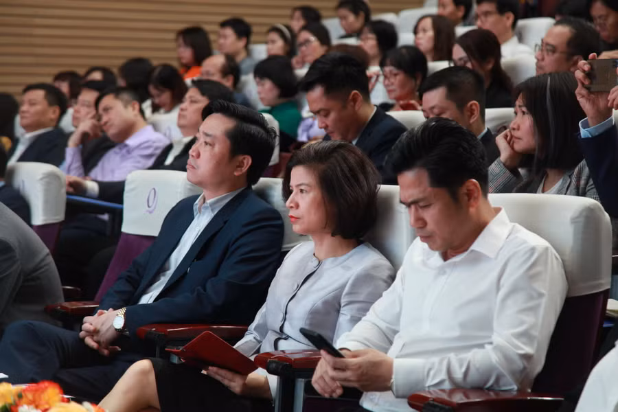 Các đại biểu dự hội thảo. Các đại biểu dự hội thảo.