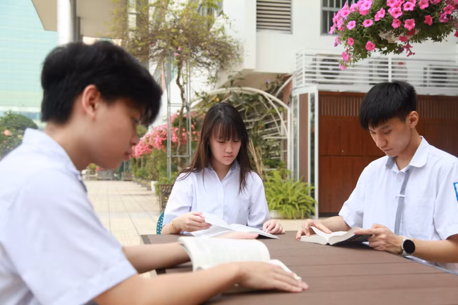 Học sinh được học tập, trải nghiệm trong một không gian mở ngoài không gian học tập truyền thống trong lớp học.