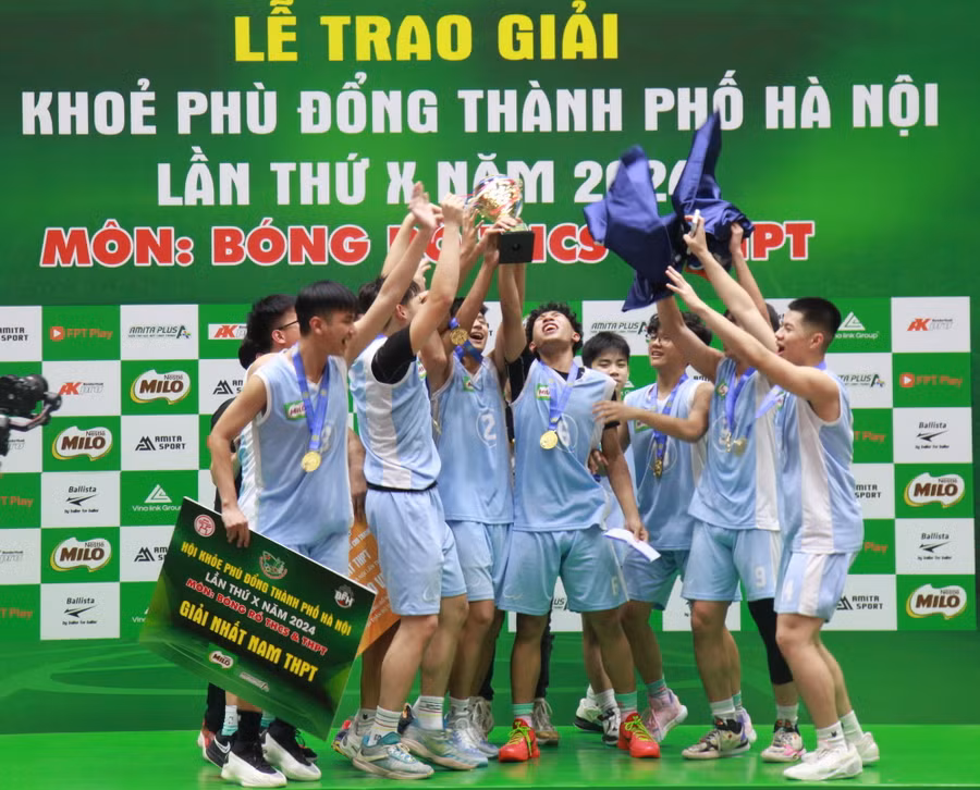 Niềm vui chiến thắng của học sinh Trường THPT Nguyễn Siêu. Niềm vui chiến thắng của học sinh Trường THPT Nguyễn Siêu.