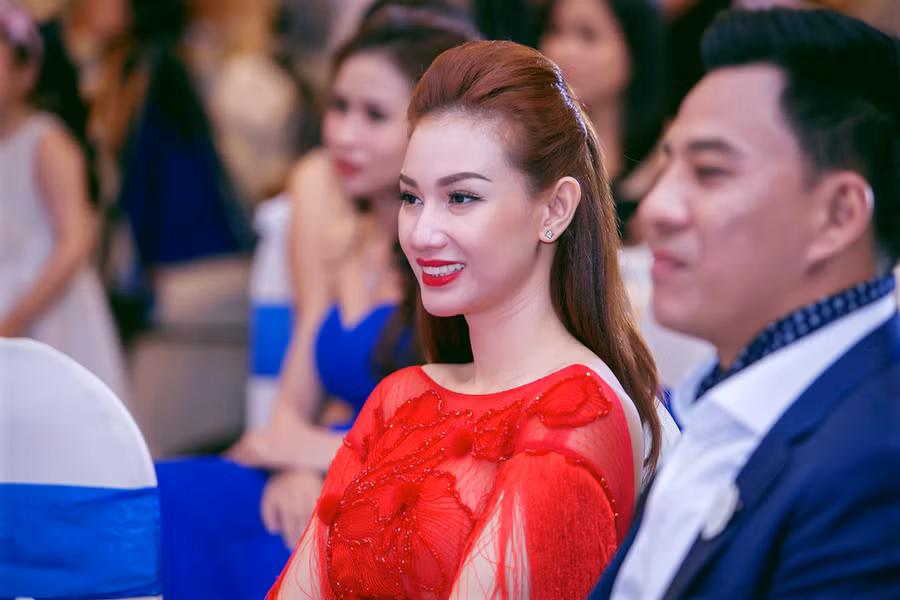 MC Quỳnh Chi góp mặt trong sự kiện MC Quỳnh Chi góp mặt trong sự kiện