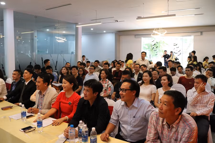 Quang cảnh hội trường diễn ra cuộc thi