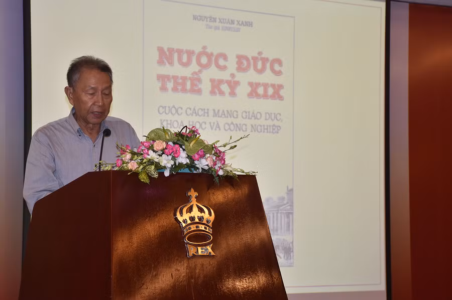 TS. Nguyễn Xuân Xanh chia sẻ tại buổi lễ TS. Nguyễn Xuân Xanh chia sẻ tại buổi lễ