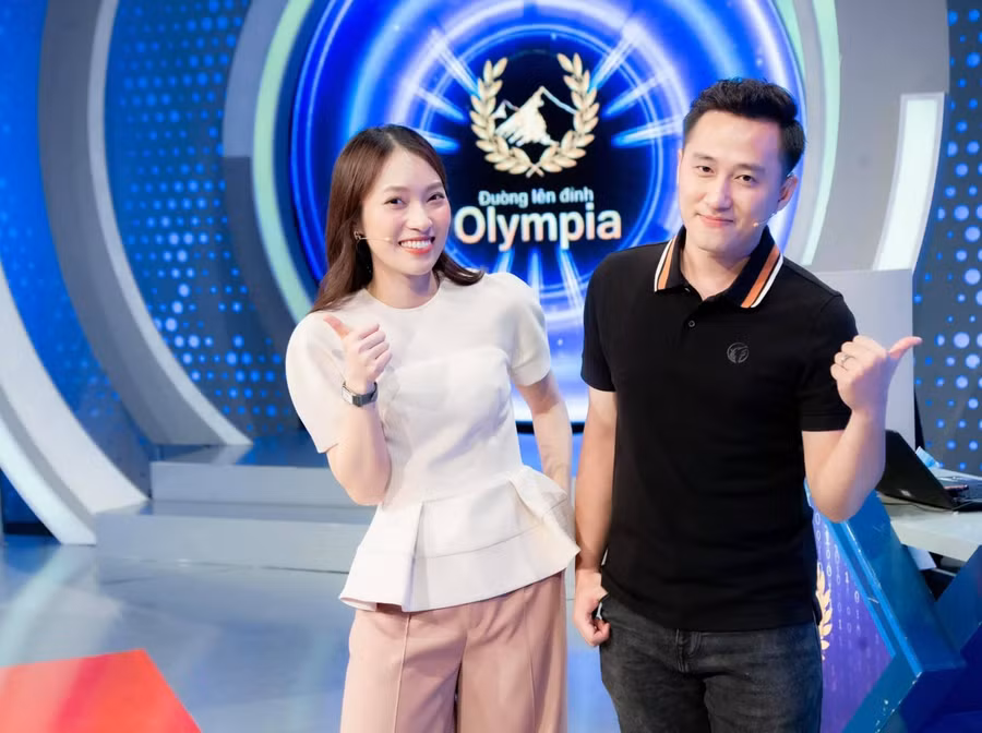 Khánh Vy thay thế Diệp Chi dẫn chương trình Đường lên đỉnh Olympia trong mùa mới.
