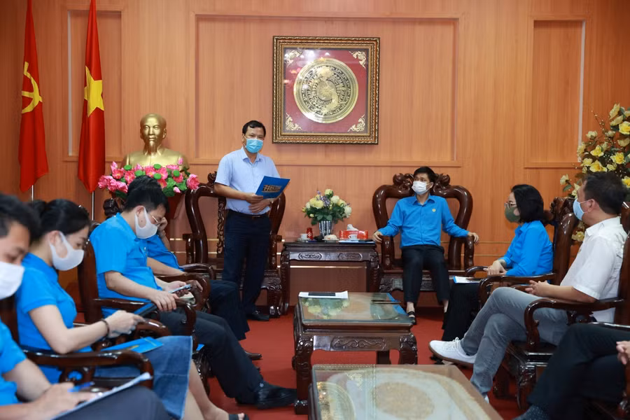 Quang cảnh buổi làm việc với Liên đoàn lao động tỉnh Bắc Giang.
