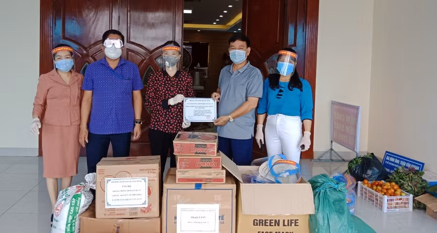 Nhu yếu phẩm gửi đến lực lượng làm nhiệm vụ phòng chống dịch Covid-19.