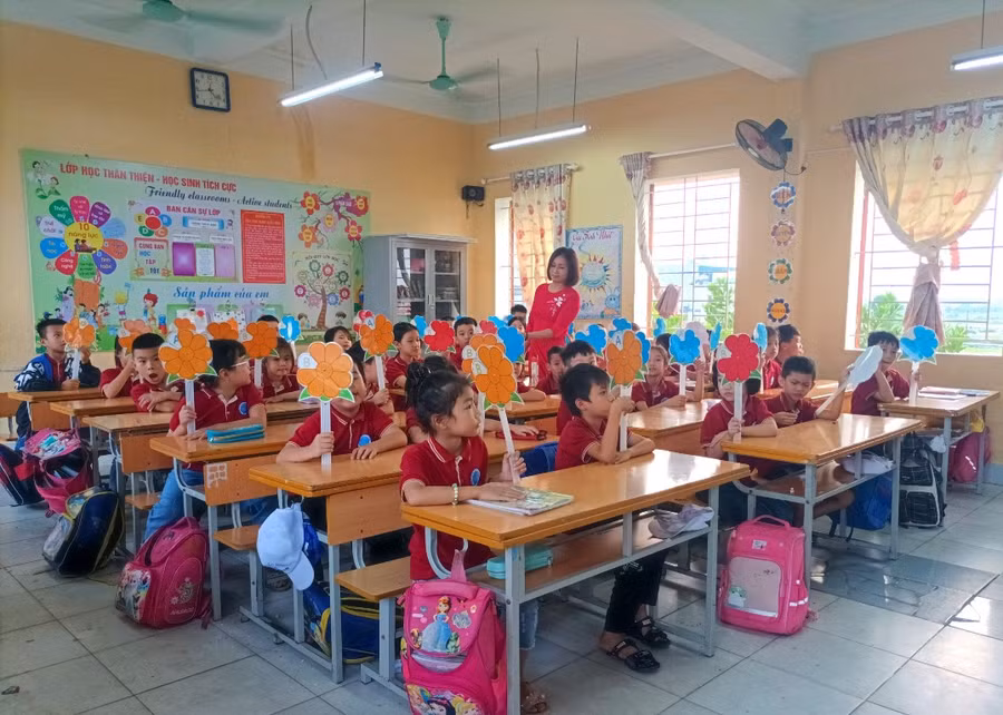 Tiết học Toán của cô và trò Trường Tiểu học Trung An, tỉnh Thái Bình.