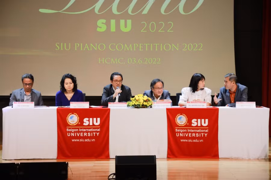 Thành viên Hội đồng BGK chuyên môn và Ban cố vấn Cuộc thi SIU Piano 2022 các chuyên gia, nghệ sĩ, nhà nghiên cứu, quản lý nghệ thuật uy tín, tài năng và chuyên môn cao, đặc biệt có nhiều đóng góp trong sự nghiệp phát triển nền âm nhạc nói chung và bộ môn nghệ thuật piano nói riêng. Thành viên Hội đồng BGK chuyên môn và Ban cố vấn Cuộc thi SIU Piano 2022 các chuyên gia, nghệ sĩ, nhà nghiên cứu, quản lý nghệ thuật uy tín, tài năng và chuyên môn cao, đặc biệt có nhiều đóng góp trong sự nghiệp phát triển nền âm nhạc nói chung và bộ môn nghệ thuật piano nói riêng.