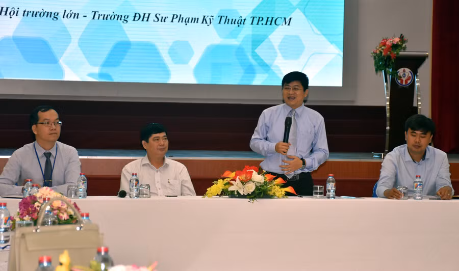 PGS.TS Lê Hiếu Giang - Phó Hiệu trưởng HCMUTE, phát biểu tại Ngày mở lần 11. Theo PGS Giang, một trong những khó khăn của nhà trường trong quá trình đào tạo là trình độ tiếng Anh của các HS THPT không đồng đều.