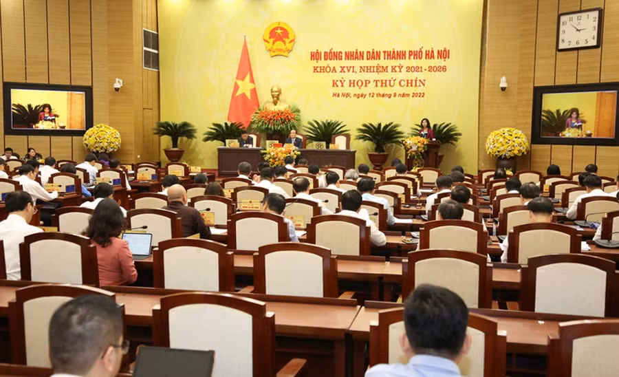 HĐND thành phố Hà Nội đã thông qua nghị quyết về điều chỉnh tổng biên chế hành chính sự nghiệp năm 2022 và phân bổ biên chế giáo viên năm học 2022- 2023 trên địa bàn thành phố. HĐND thành phố Hà Nội đã thông qua nghị quyết về điều chỉnh tổng biên chế hành chính sự nghiệp năm 2022 và phân bổ biên chế giáo viên năm học 2022- 2023 trên địa bàn thành phố.